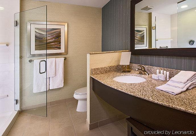 Courtyard By Marriott Park Hotel