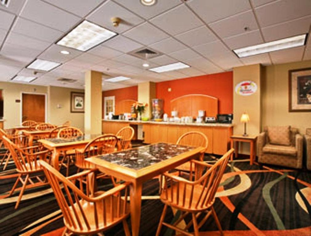 Hotel Americinn & International Airport
