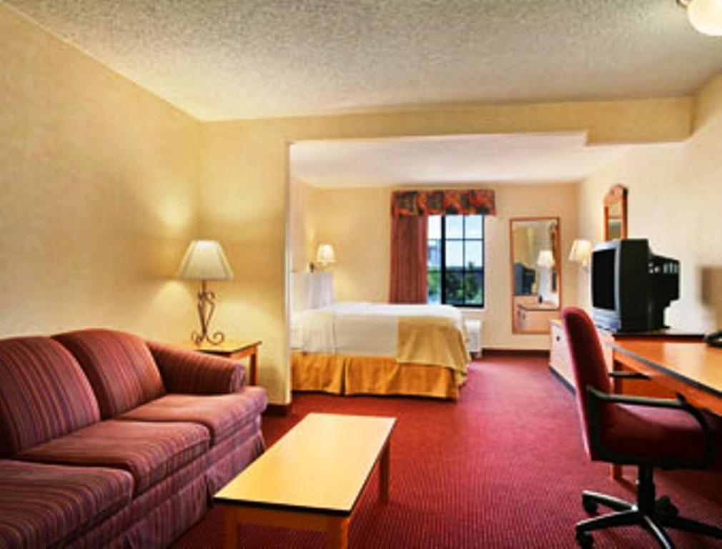 Americinn & International Airport Denver