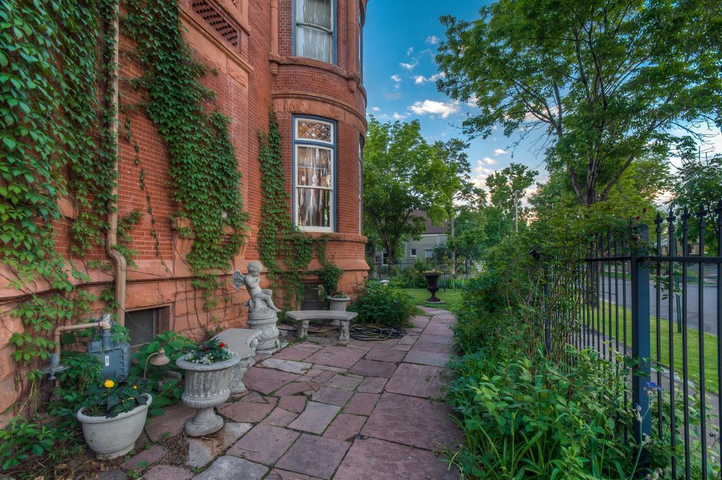 Bed & Breakfast Lumber Baron And Gardens
