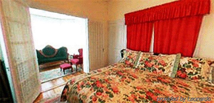 The Victorian 3*