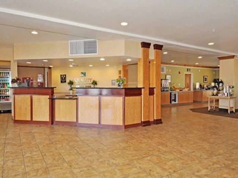 Hotel Quality & International Airport 3*