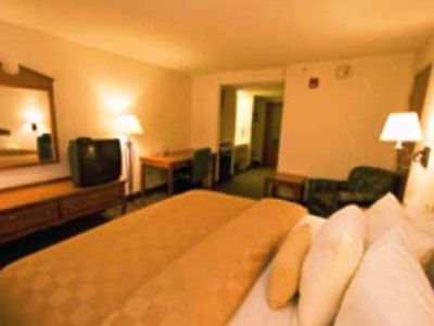 Days & By Wyndham International Airport 2*