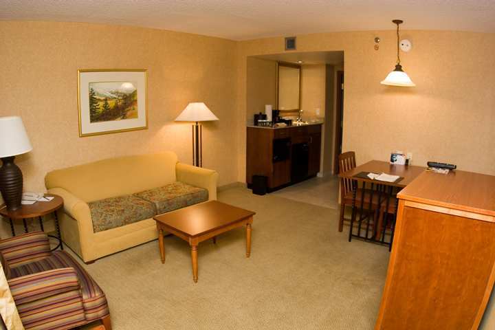 Hotel Embassy By Hilton International Airport