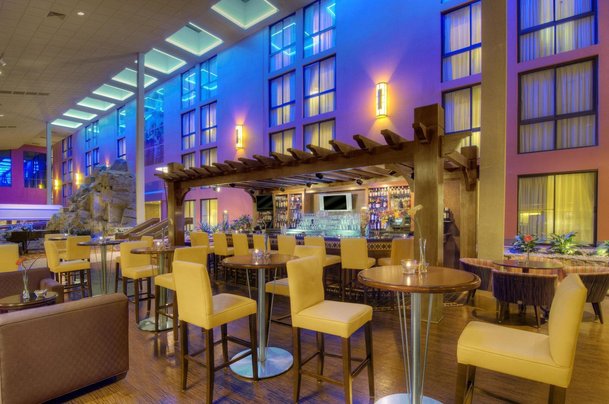 Crowne Plaza International Airport, An Ihg Hotel