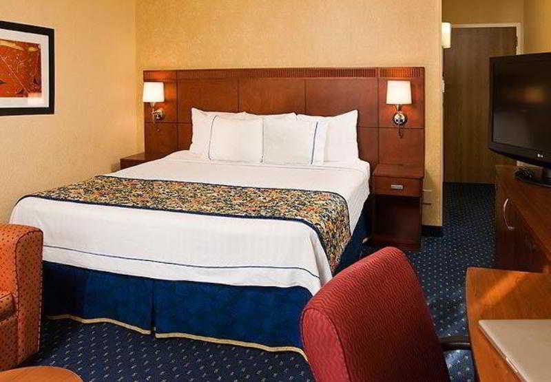 Courtyard By Marriott Park Hotel Denver