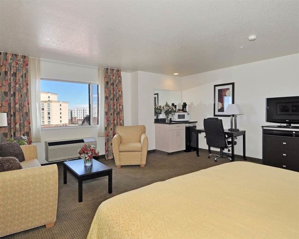 Quality & International Airport 3* Denver