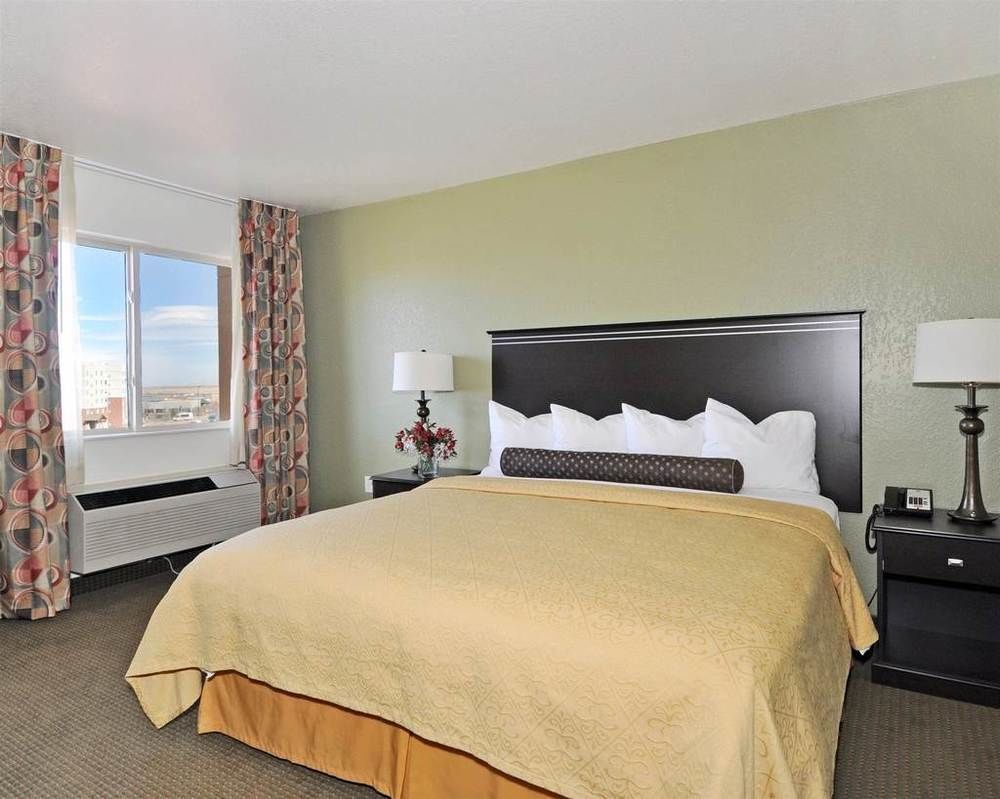 Quality & International Airport Hotel