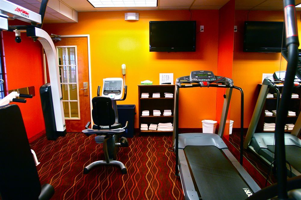 Americinn & International Airport Hotel 2*