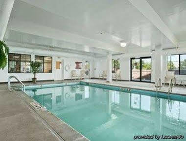 Hotel Americinn By Wyndham Airport 2*