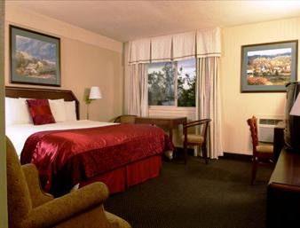 Hotel Ramada By Wyndham Downtown