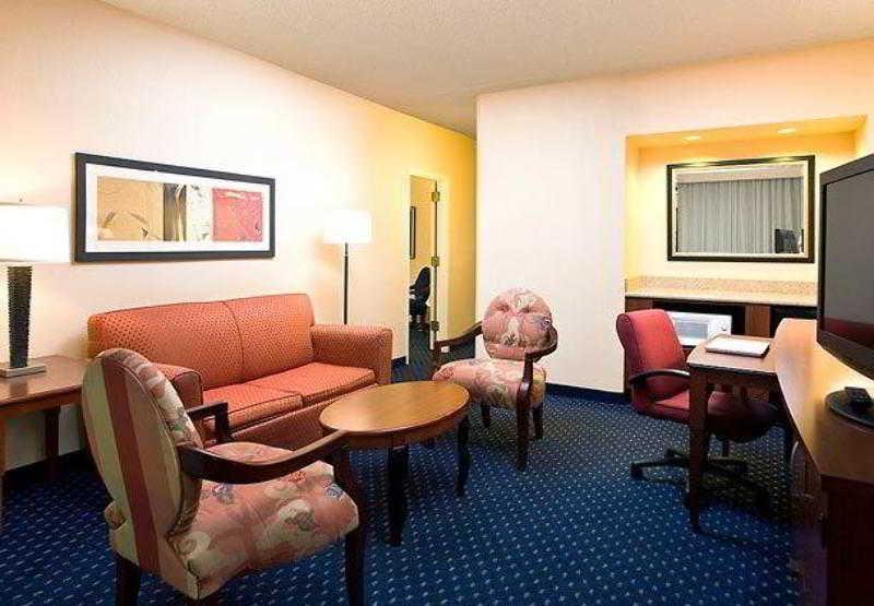 Courtyard By Marriott Park Denver