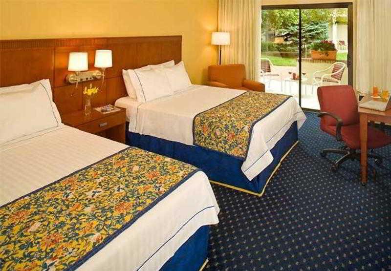 Hotel Courtyard By Marriott Park Denver