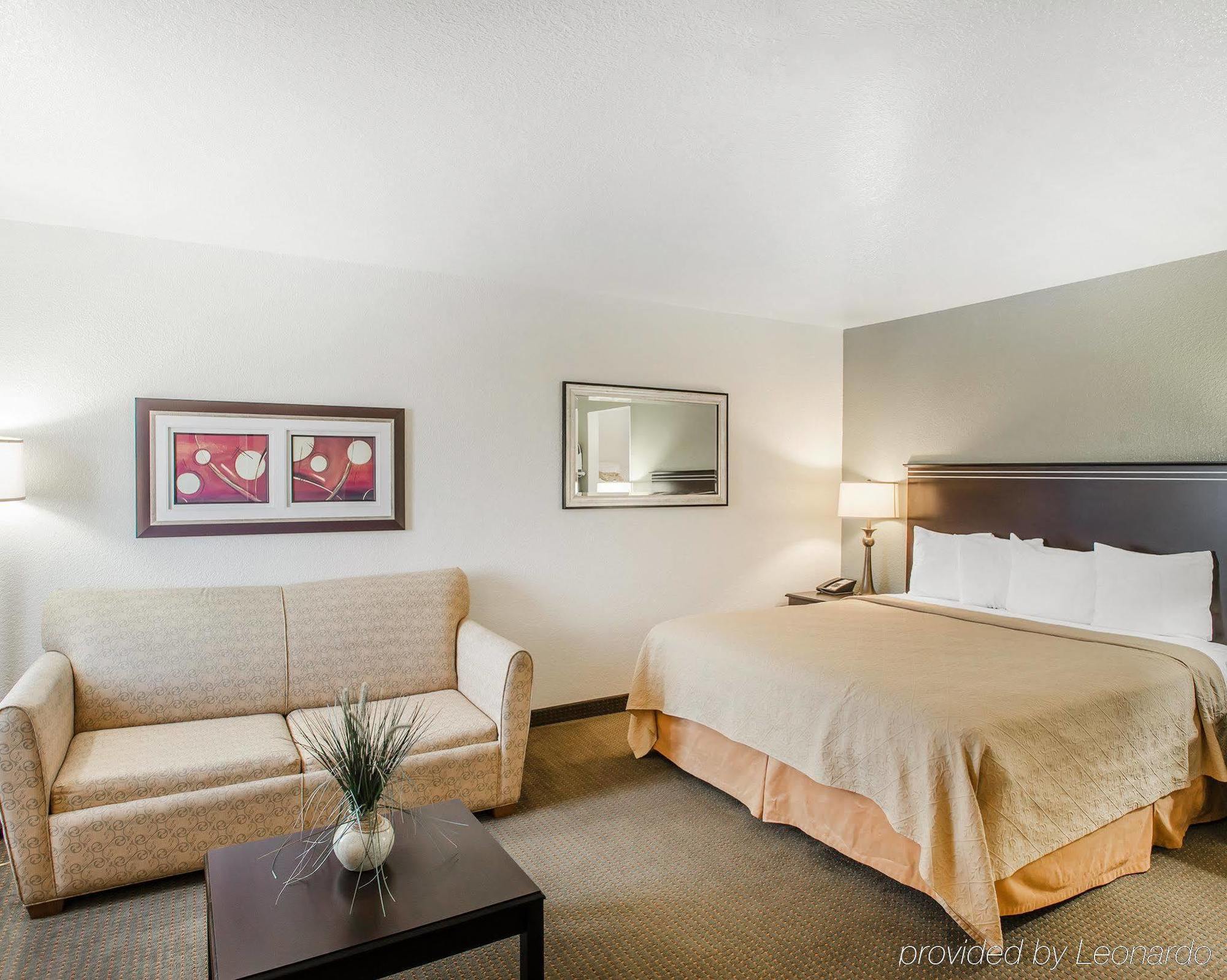 Quality & International Airport 3* Denver