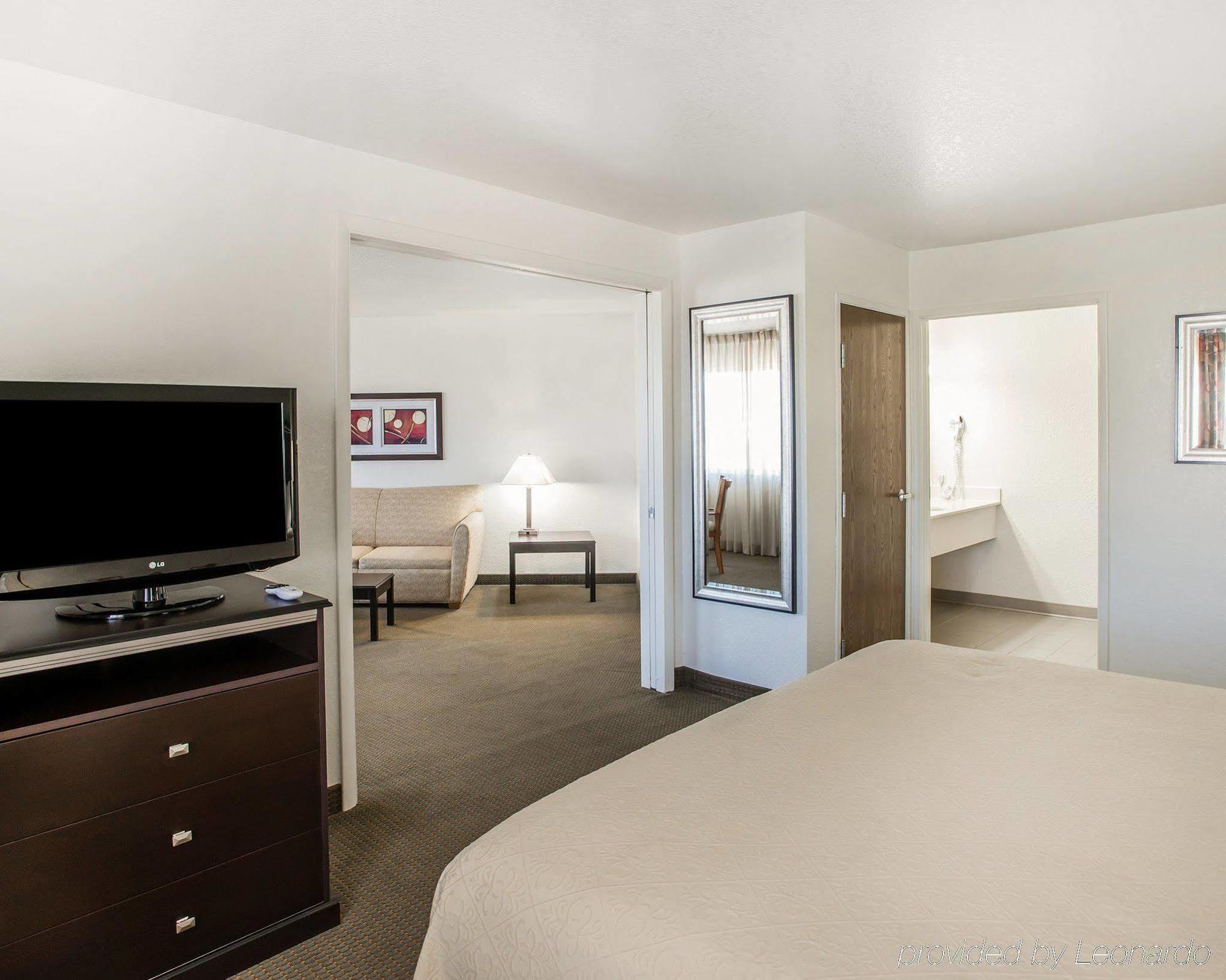 Hotel Quality & International Airport 3*