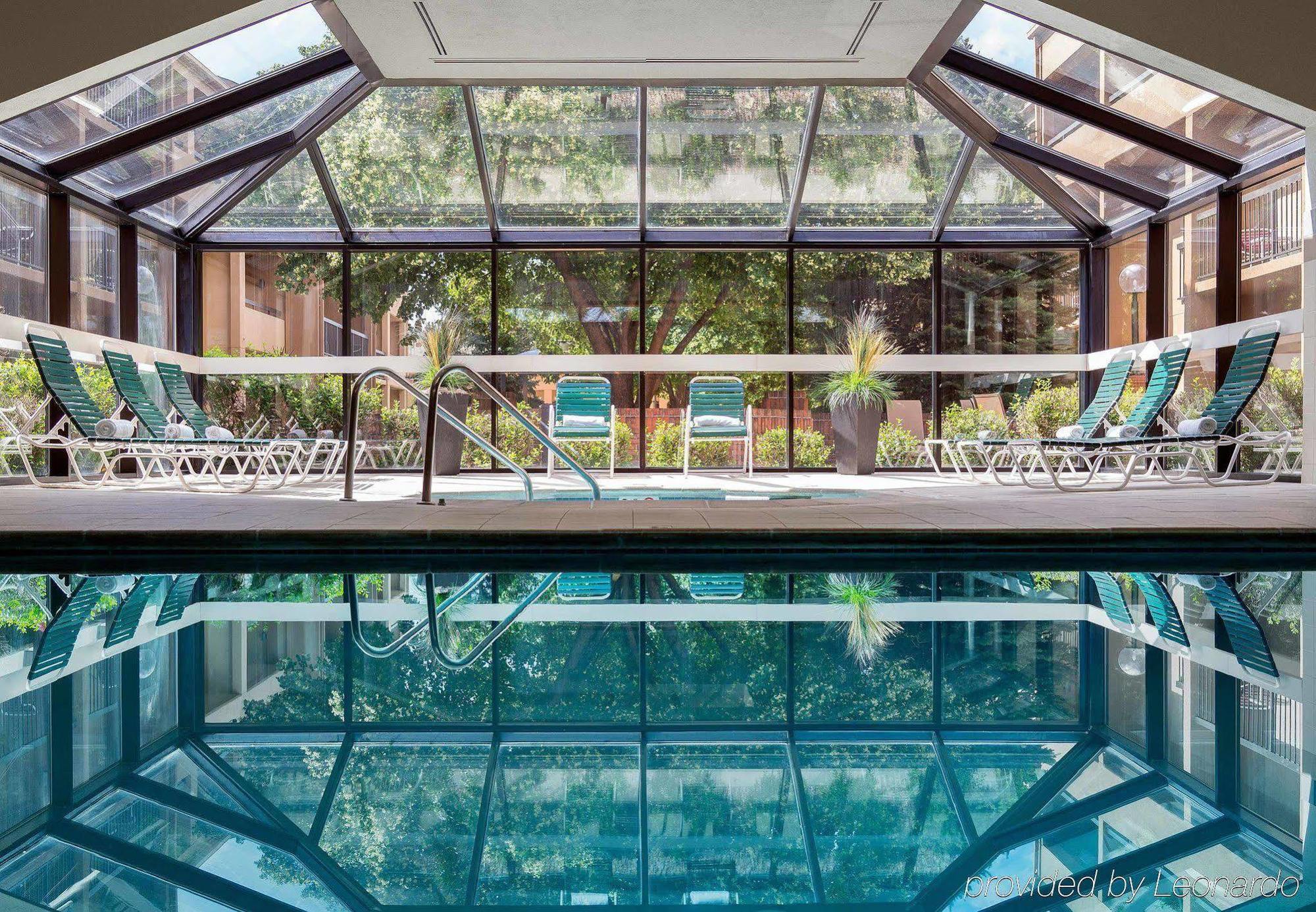 Courtyard By Marriott Park Hotel