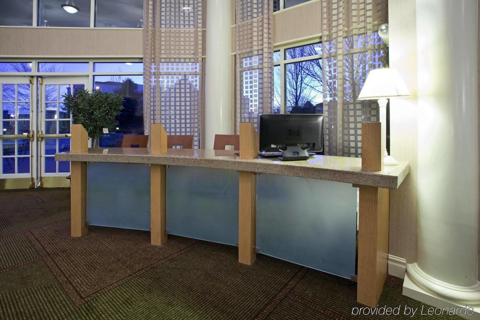 La Quinta By Wyndham Airport Dia Hotel