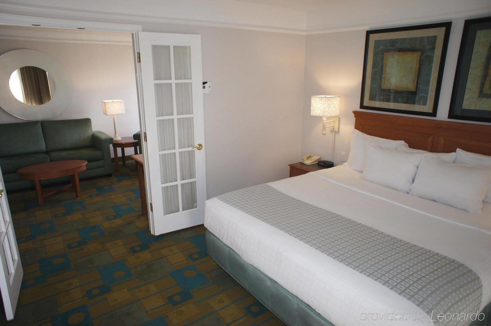 La Quinta By Wyndham Airport Dia Hotel
