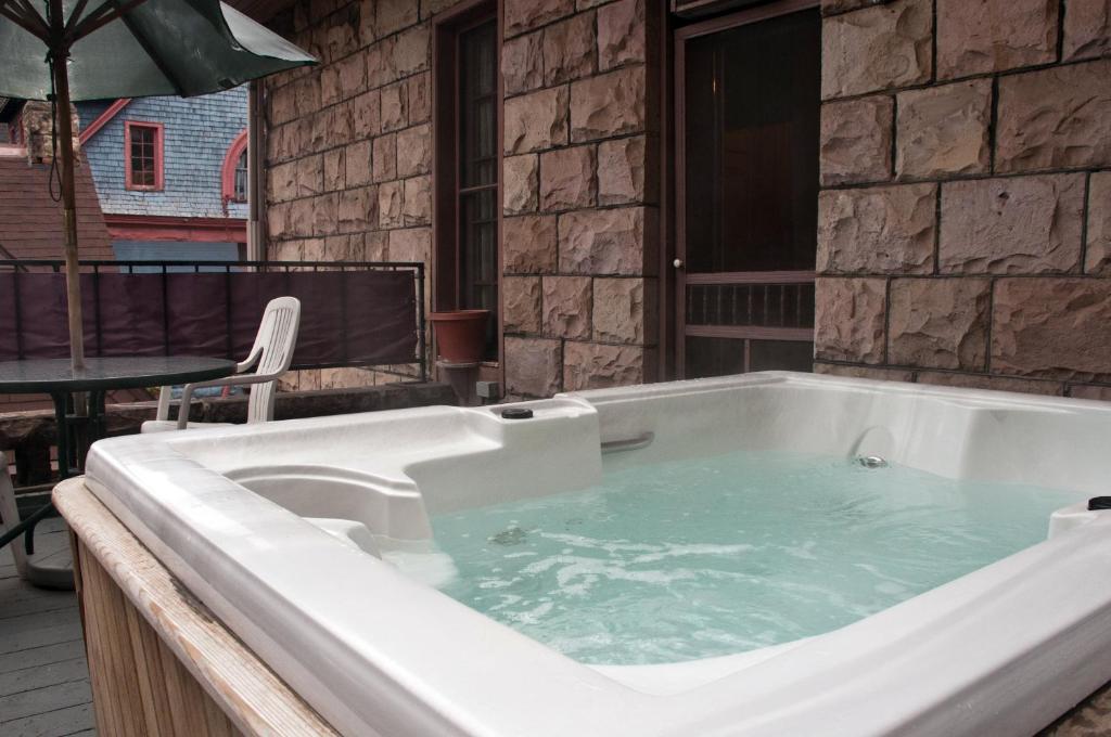 Castle Marne Bed & Breakfast 4*