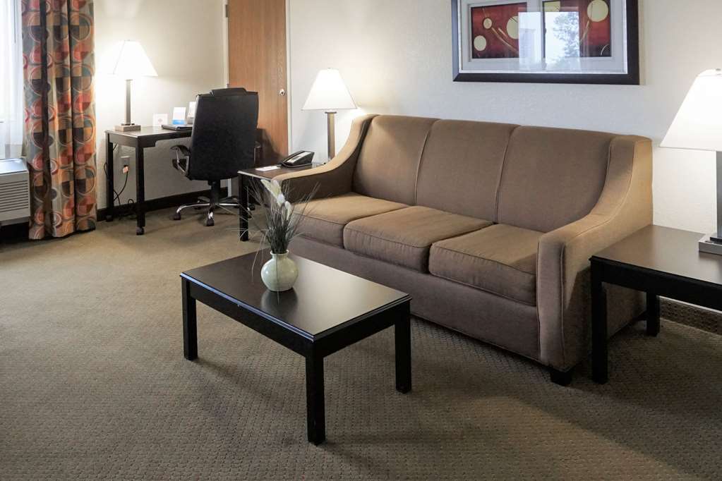 Hotel Quality & International Airport 3*