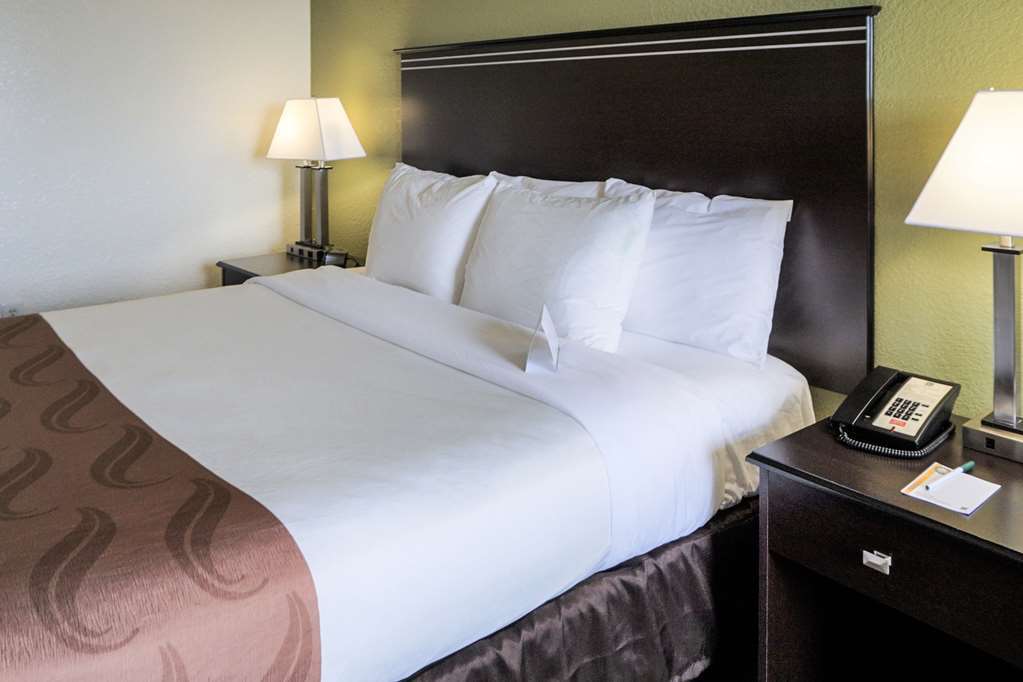 Hotel Quality & International Airport 3*