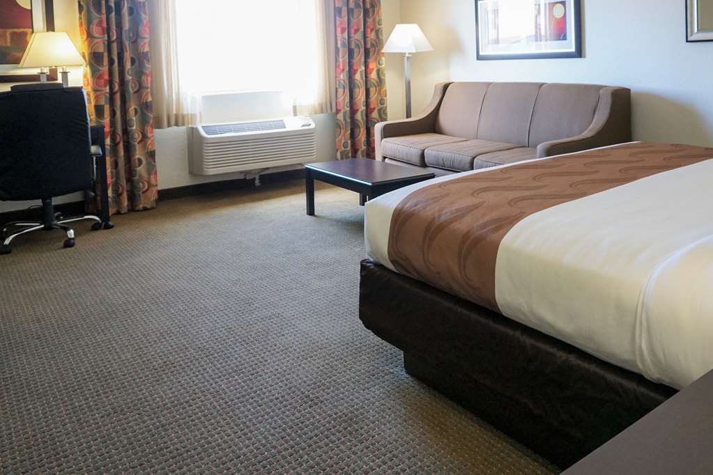 Quality & International Airport Hotel 3*