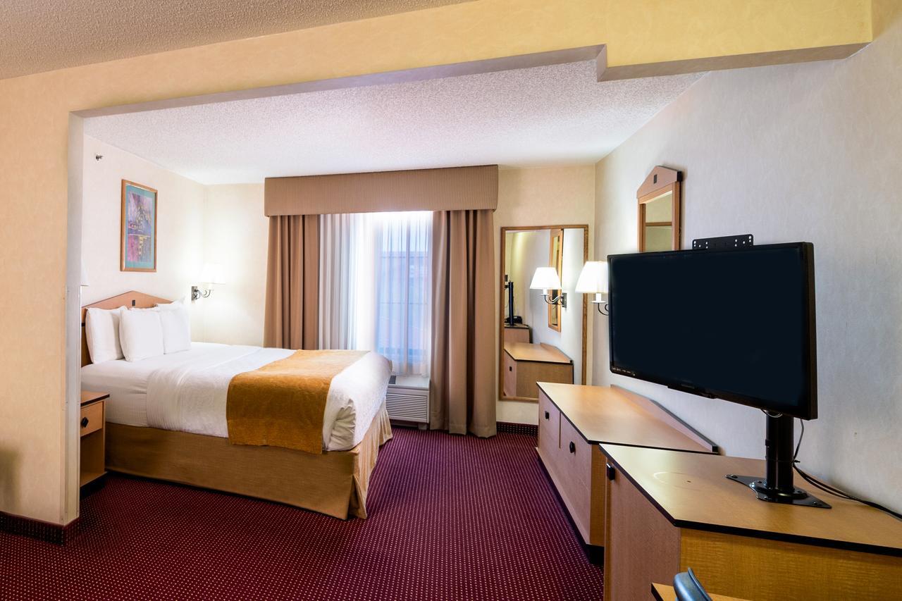 Americinn & International Airport Hotel