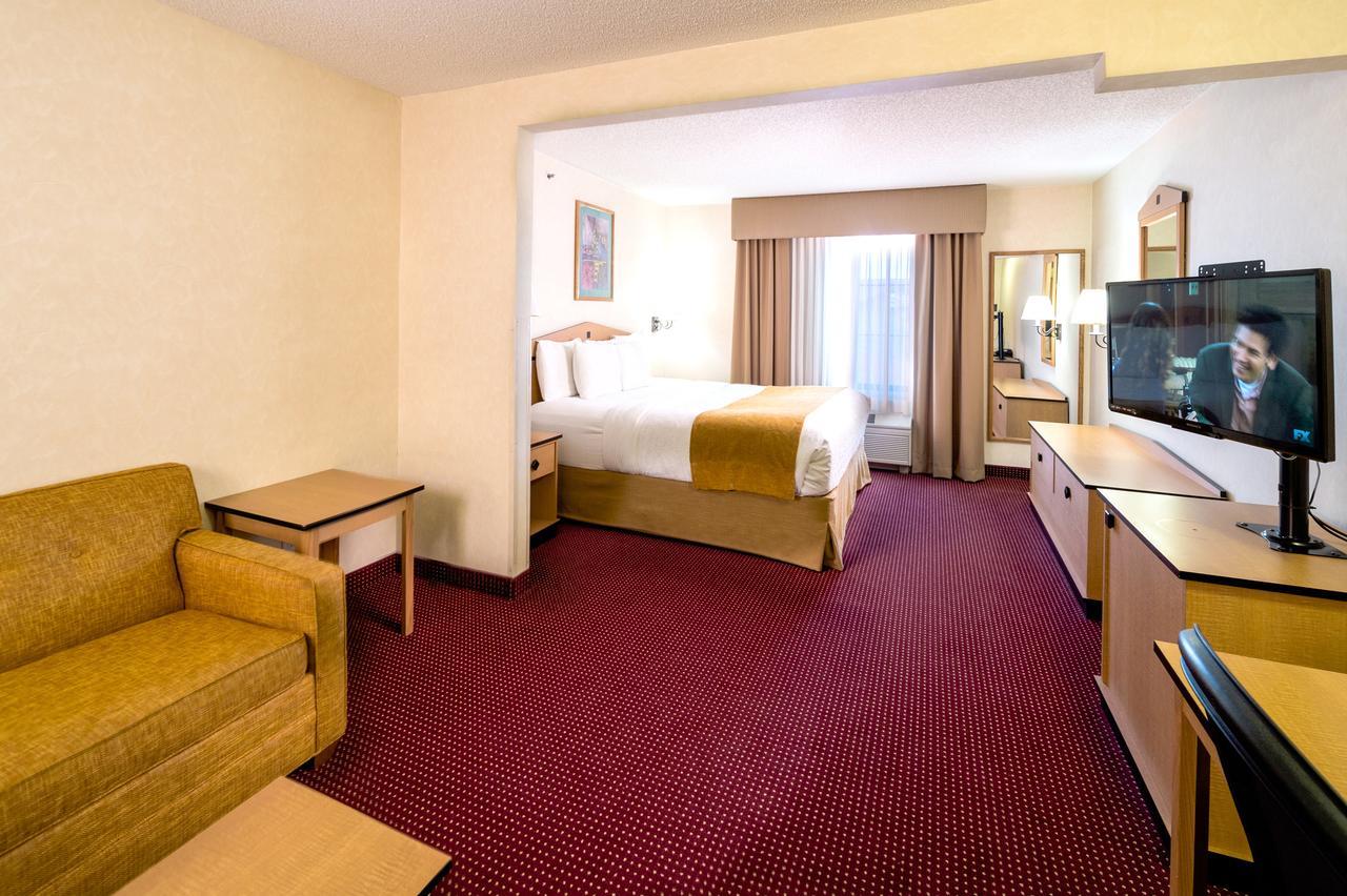 Americinn & International Airport