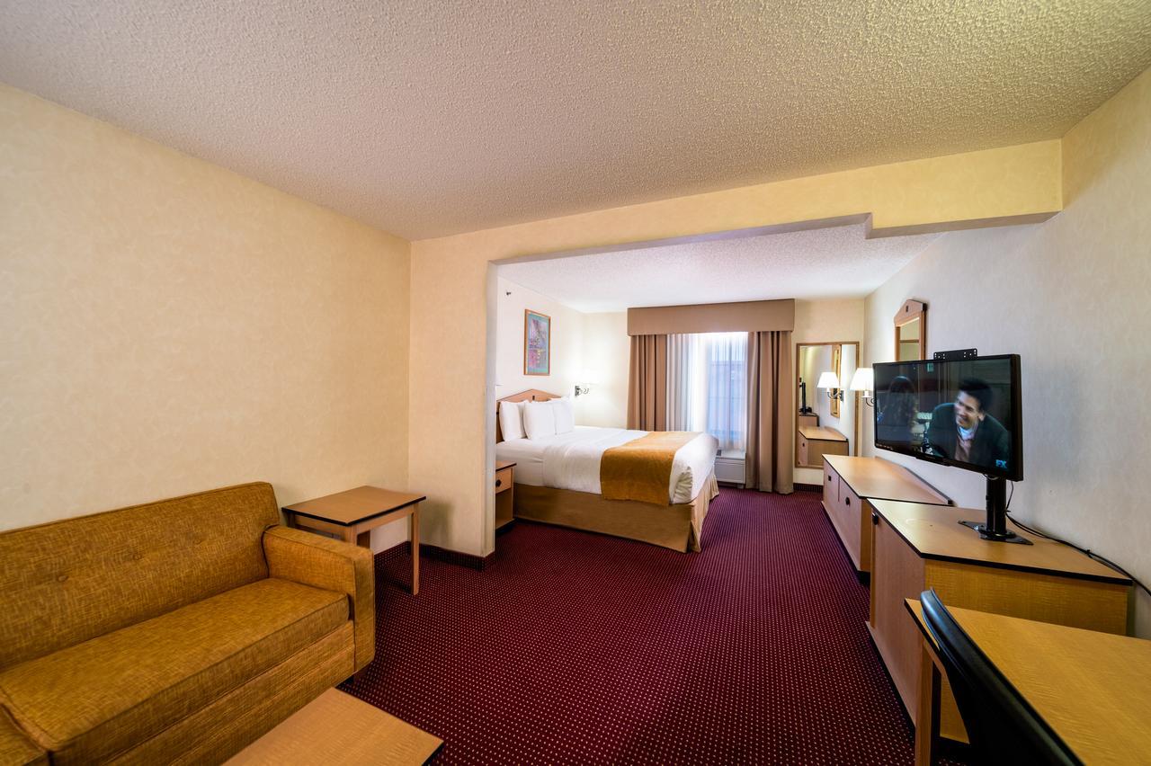 Americinn & International Airport 2*