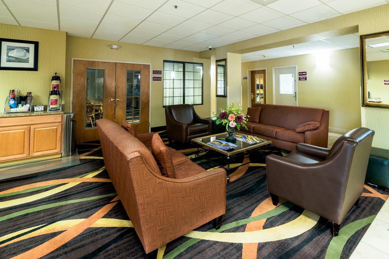 Americinn & International Airport