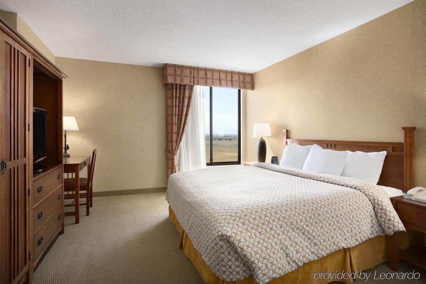 Hotel Embassy By Hilton International Airport