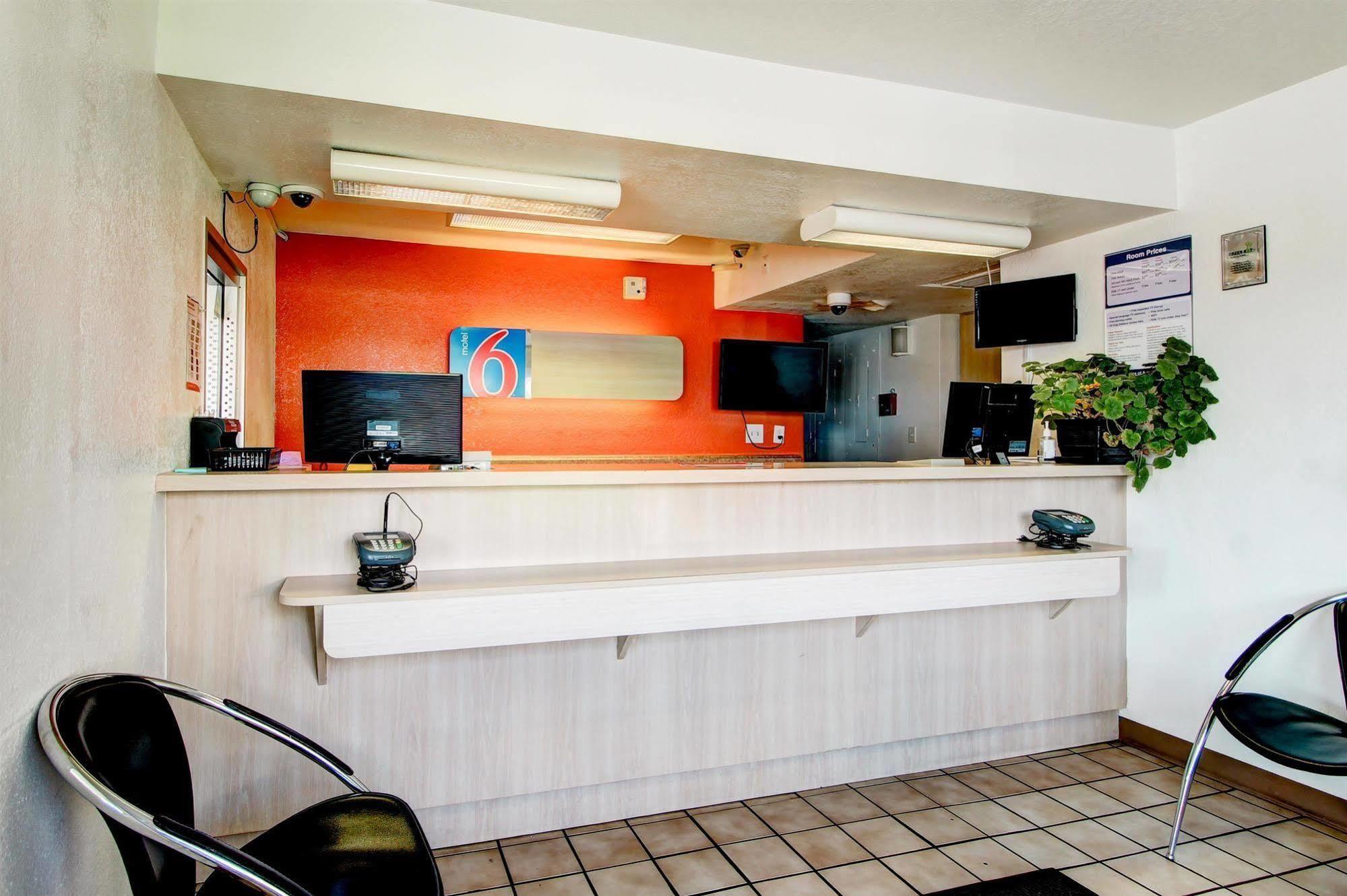 Hotel 6-denver, Co - Airport 2*