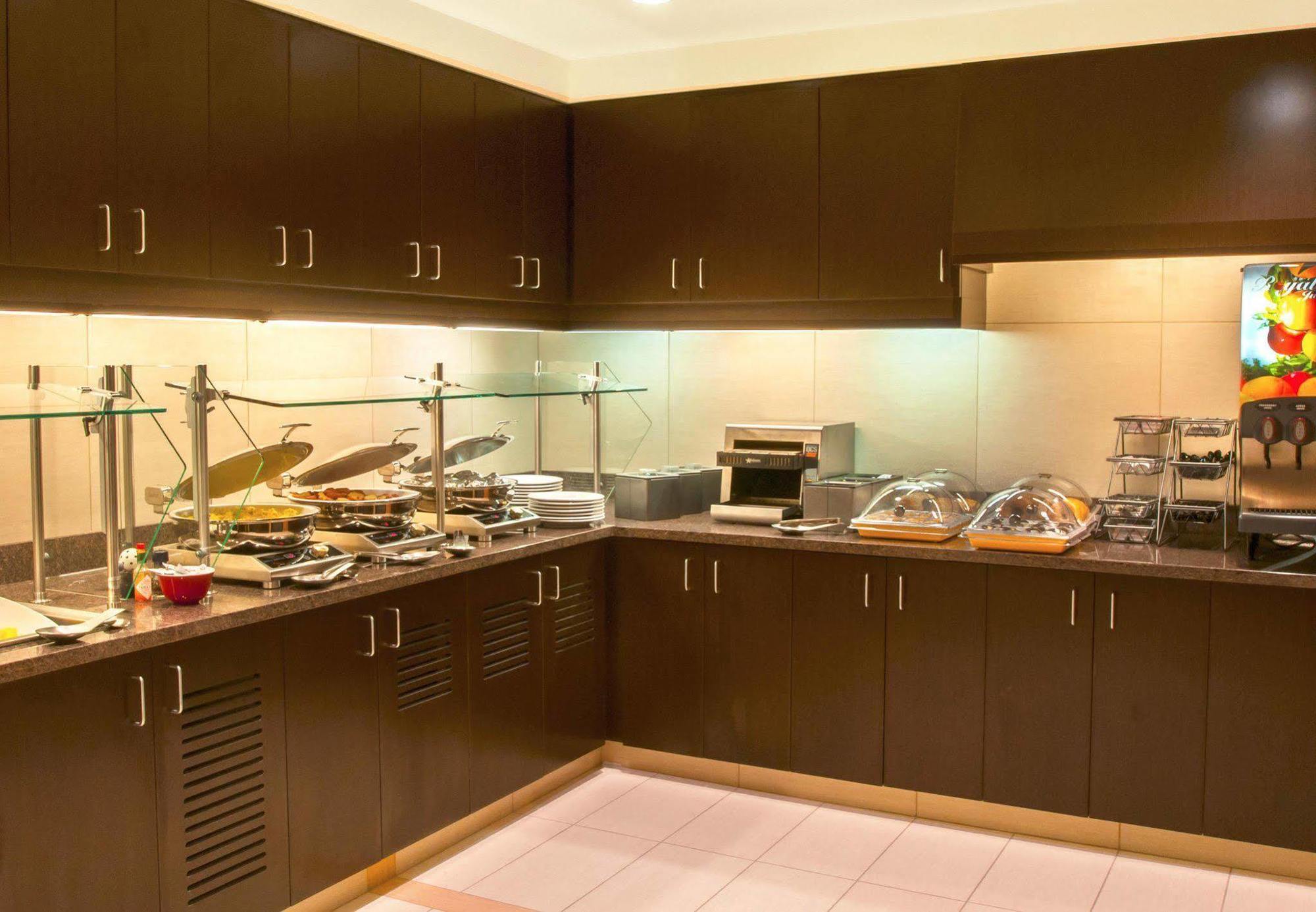 Cherry Creek Hotel 3*