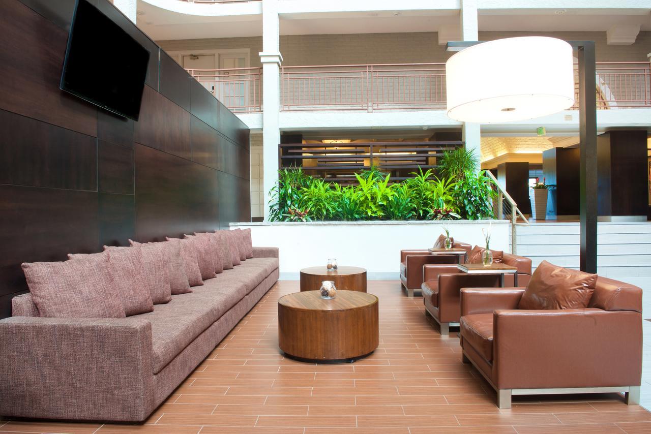 Hotel Embassy By Hilton Tech Center North 3*