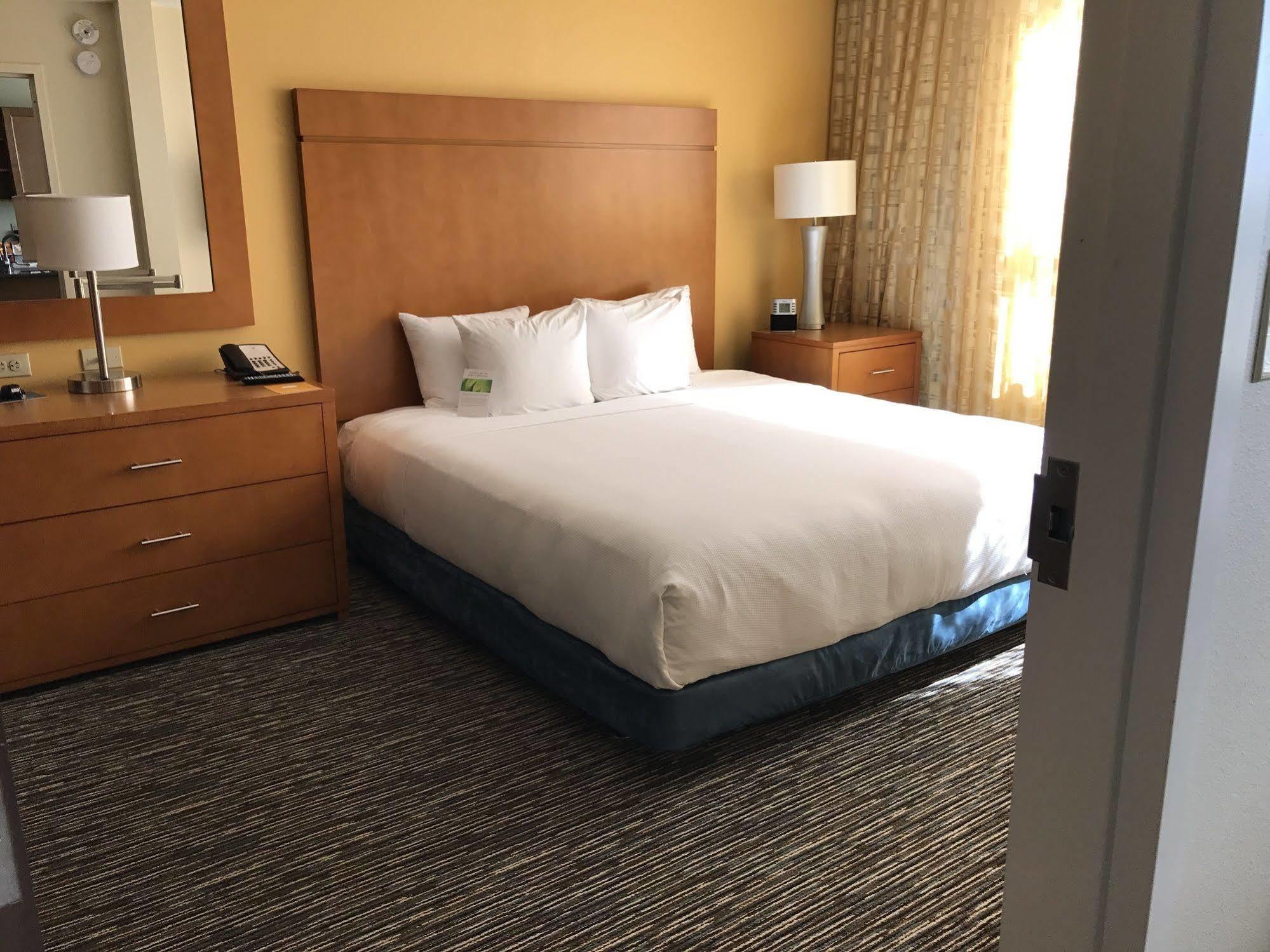 Hyatt House Airport 3*