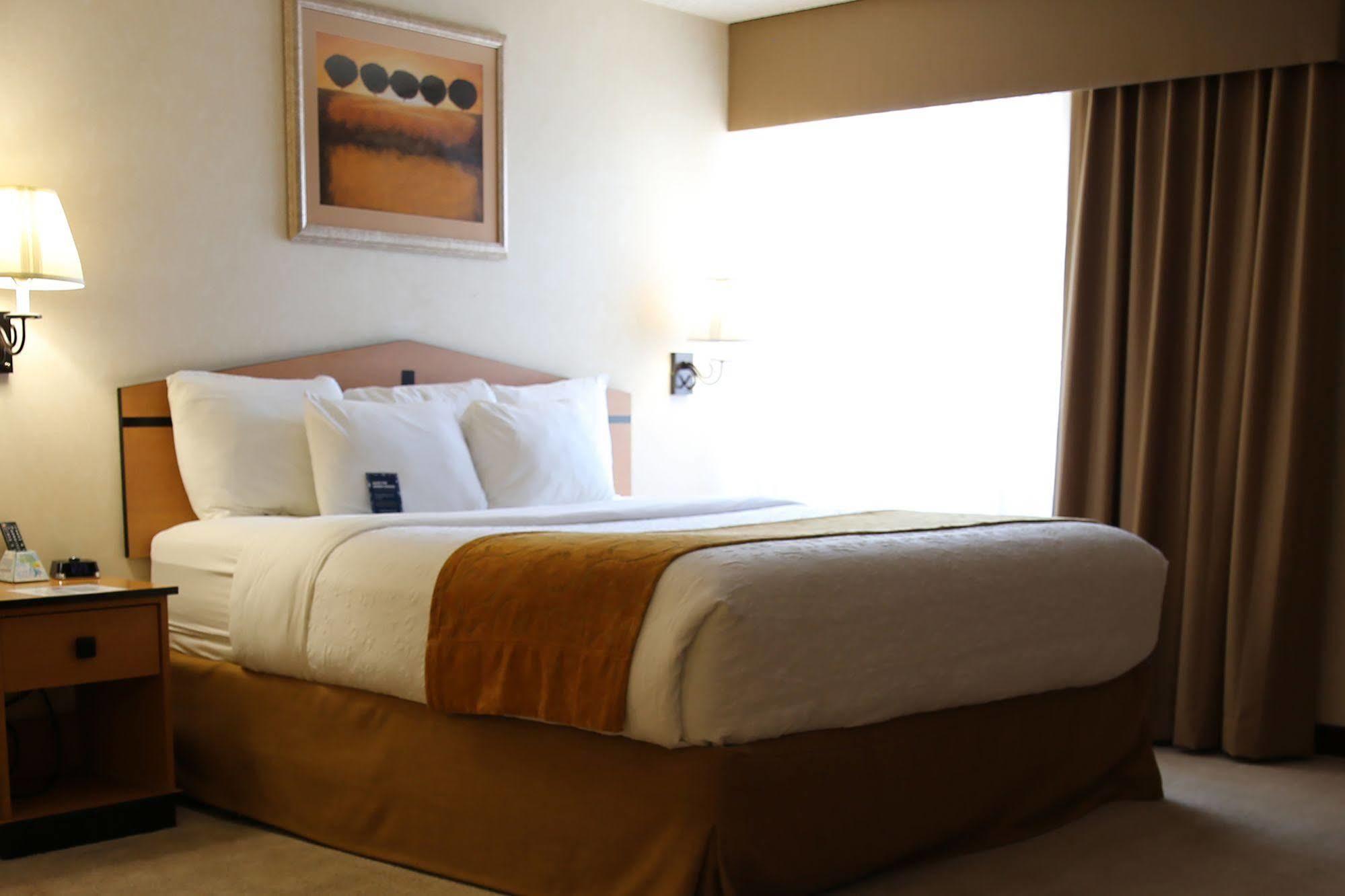 Americinn & International Airport Hotel 2*