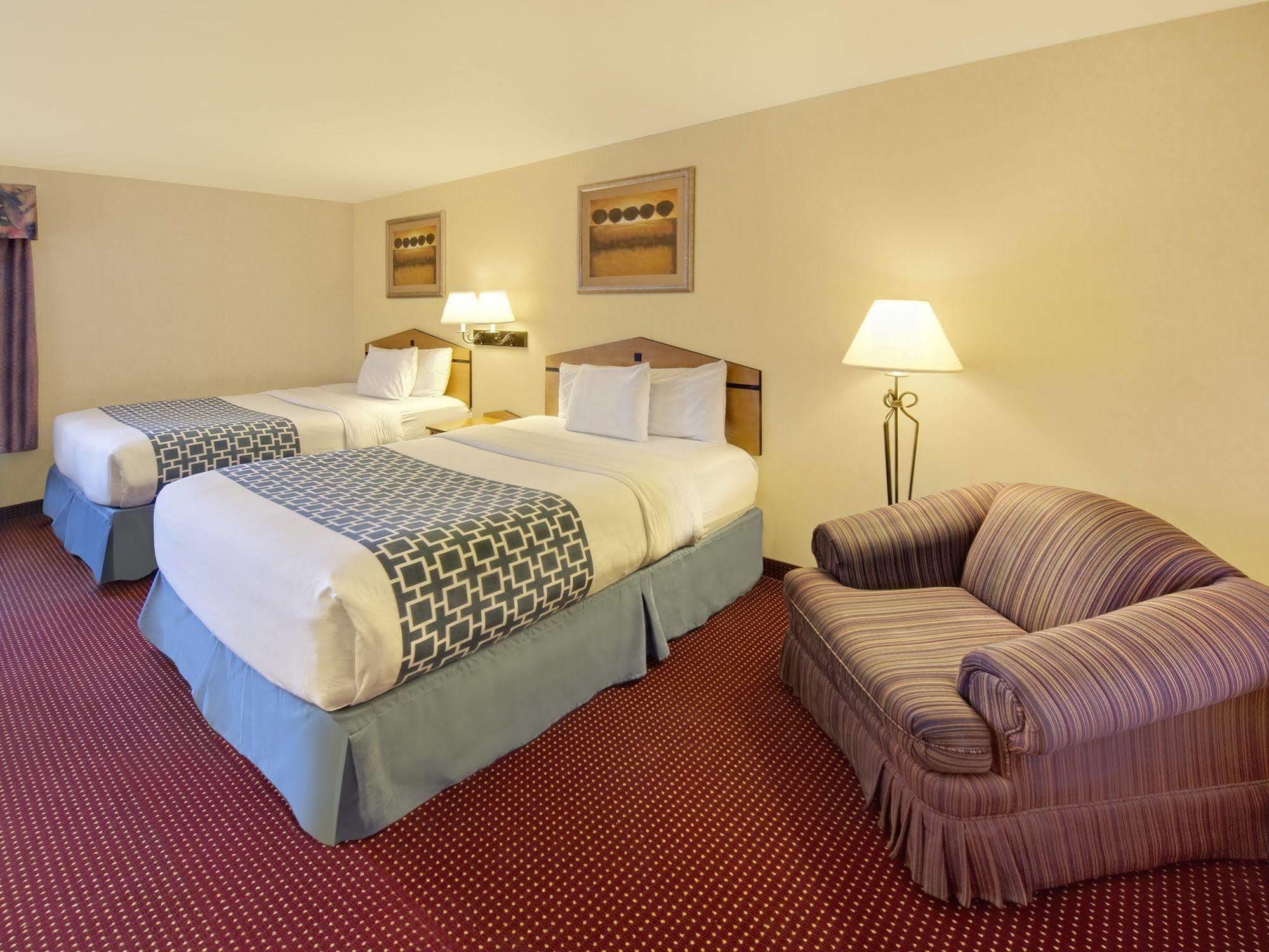 Hotel Americinn & International Airport