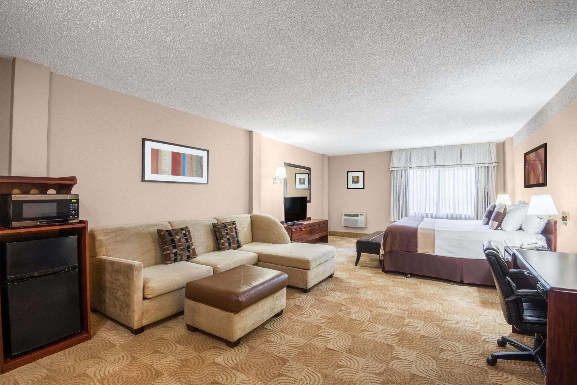 Hotel Ramada By Wyndham Downtown