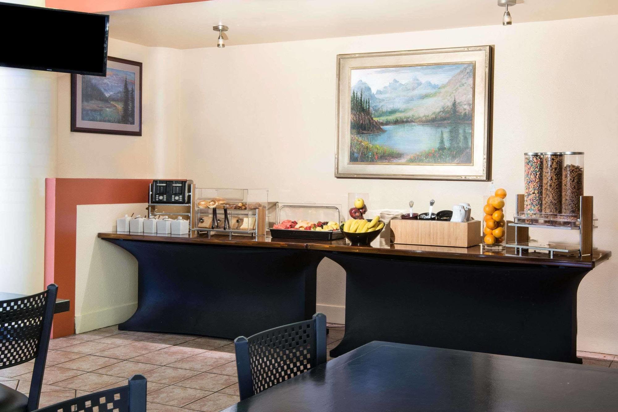Ramada By Wyndham Downtown Hotel Denver