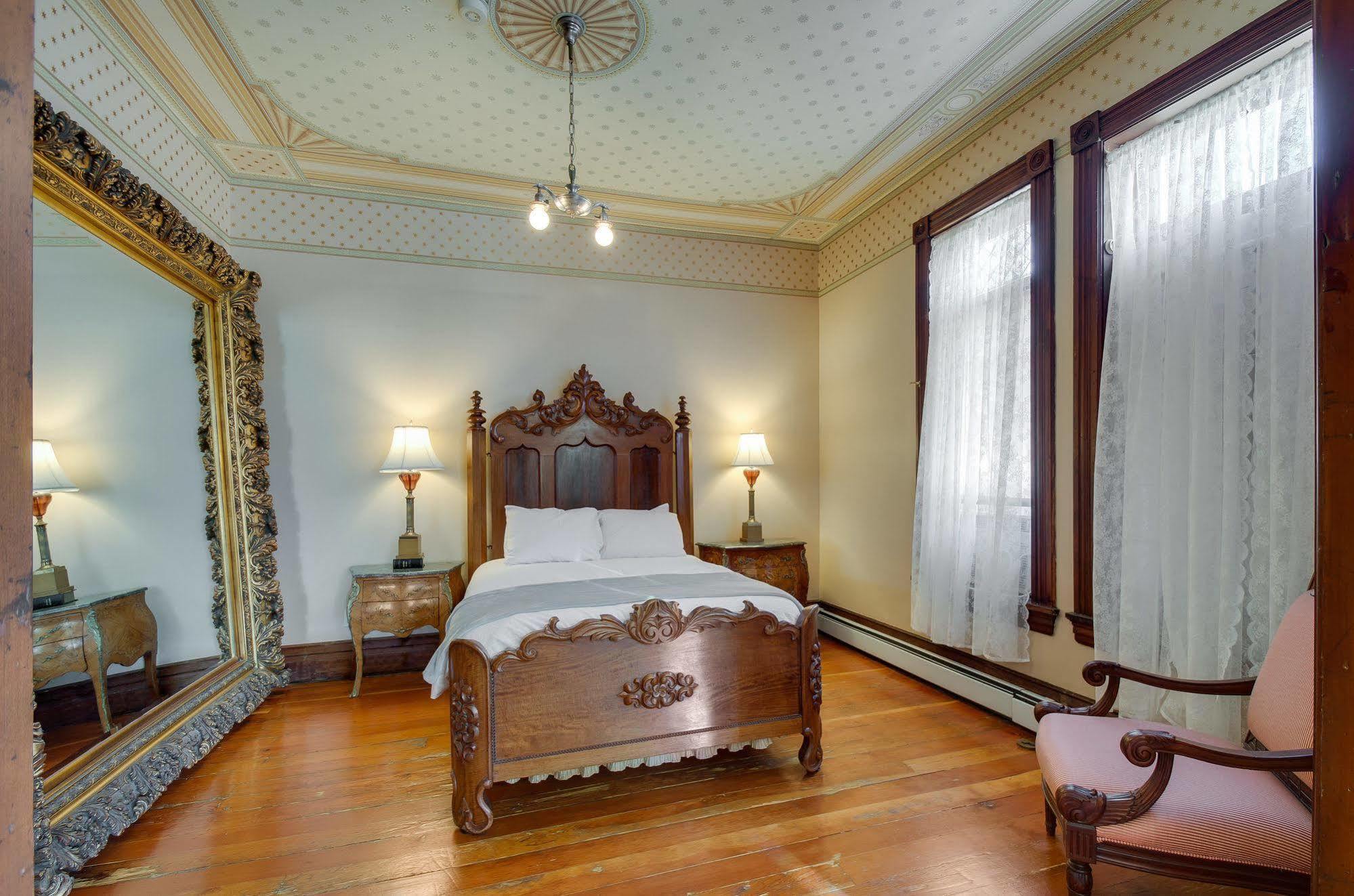 Lumber Baron And Gardens Bed & Breakfast 3*