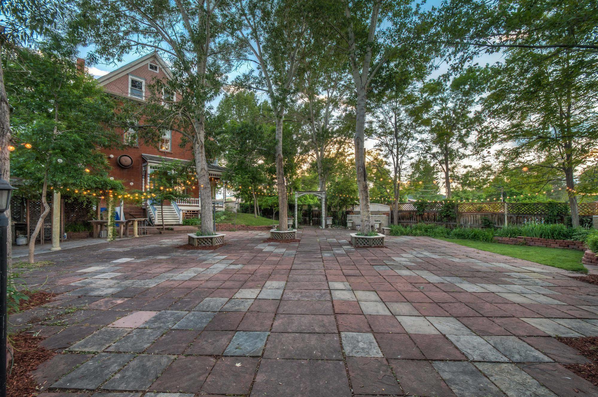 Bed & Breakfast Lumber Baron And Gardens 3*