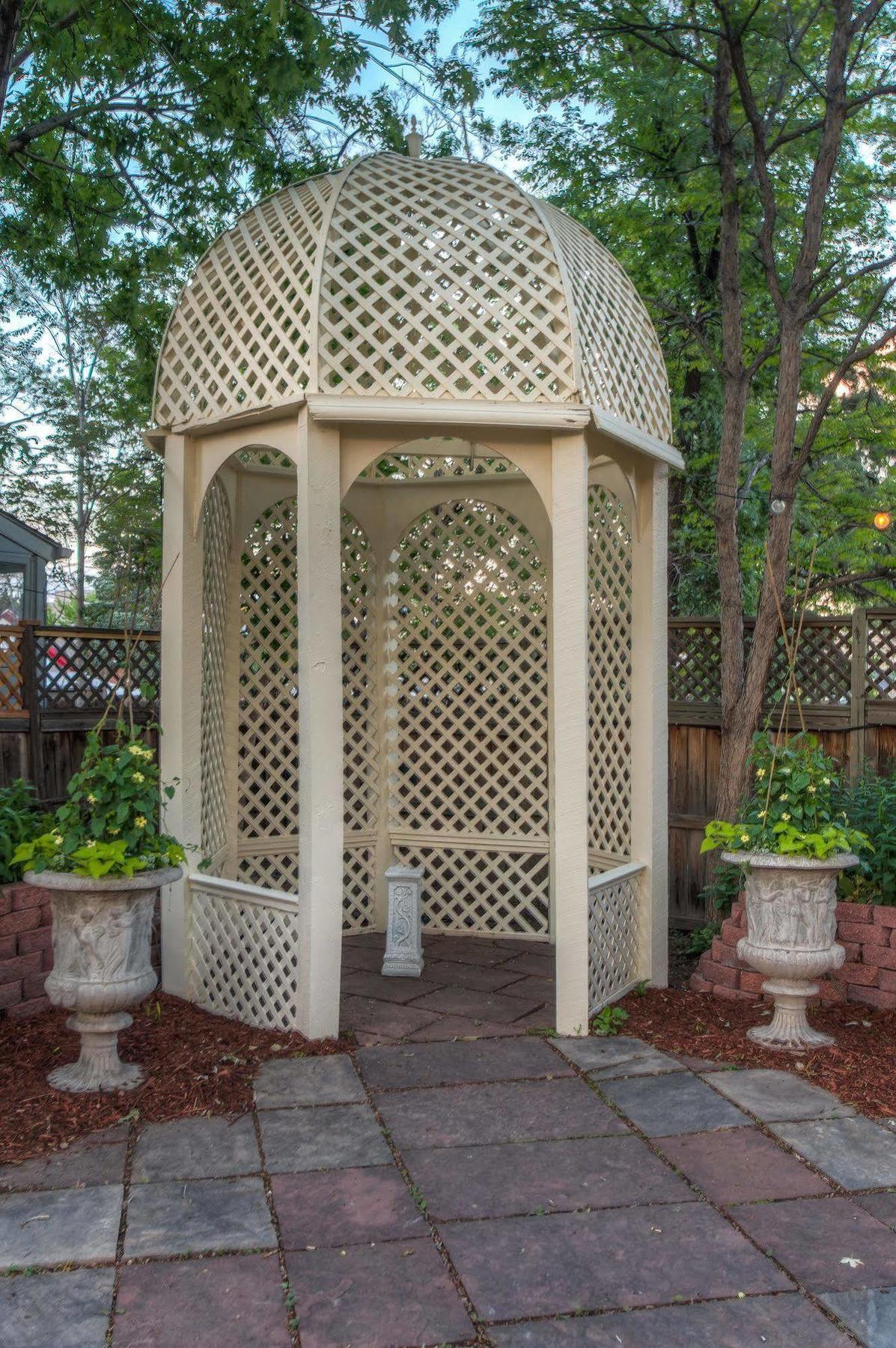 Lumber Baron And Gardens Bed & Breakfast 3*