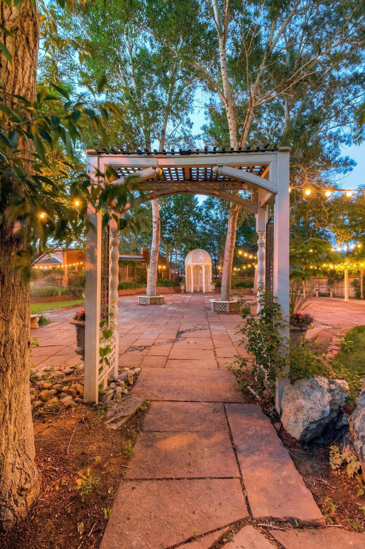 Lumber Baron And Gardens Bed & Breakfast 3*