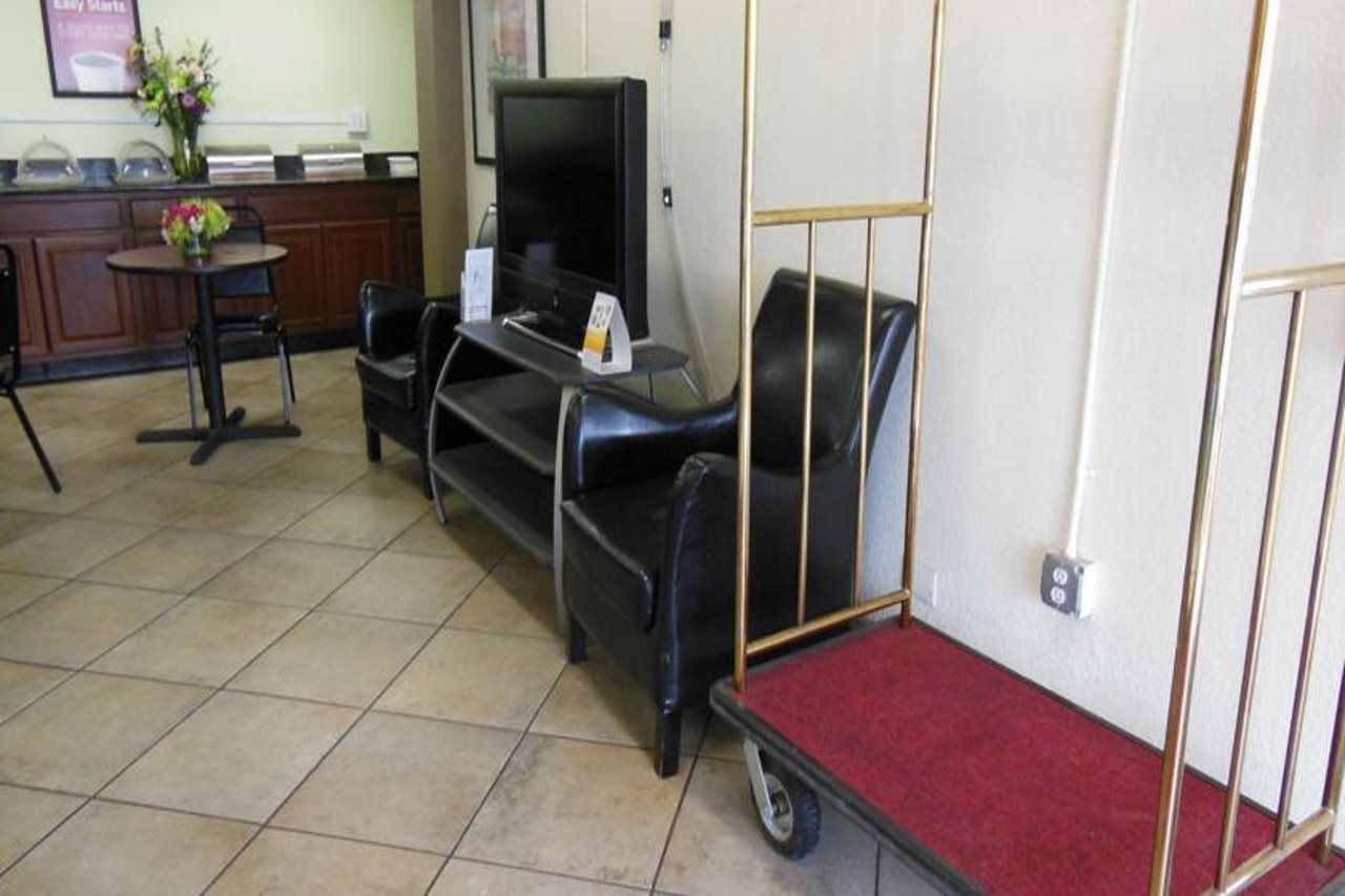 Motel Days By Wyndham Downtown Denver