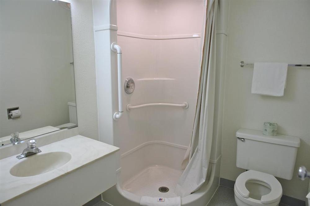 Hotel 6-denver, Co - Airport 2*