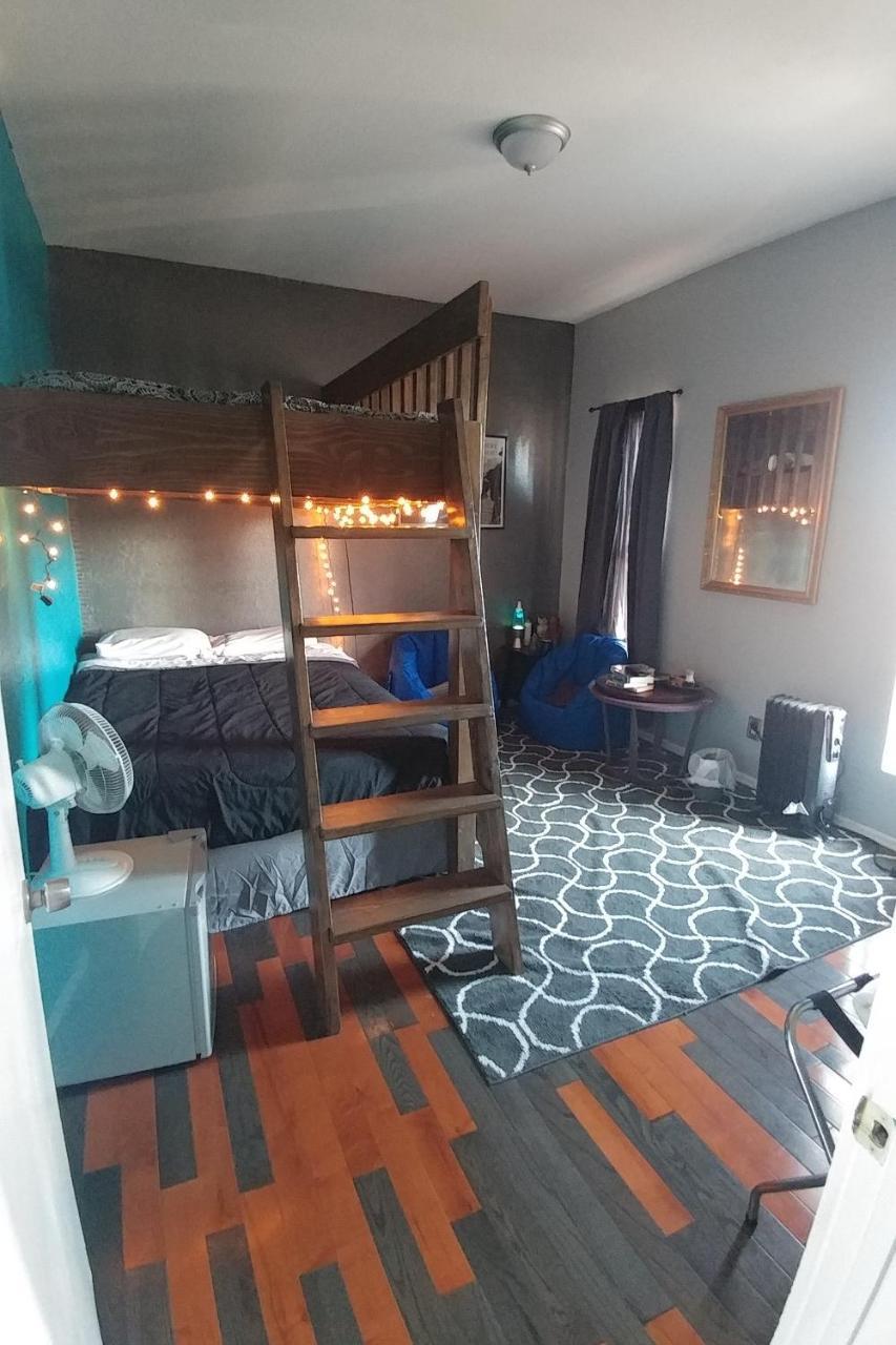 Stout House Bed & Breakfast *
