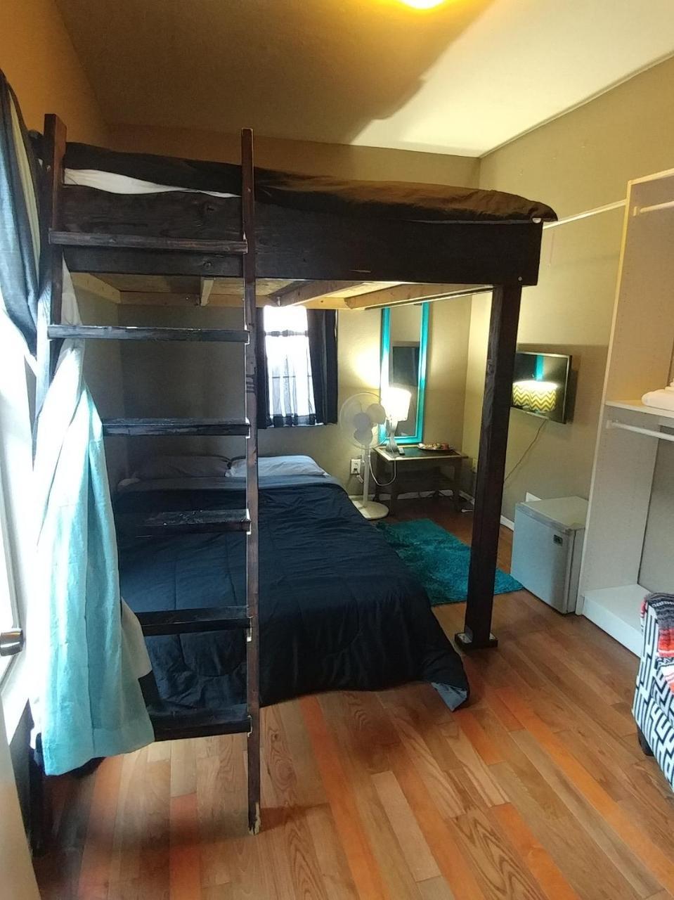 Stout House Bed & Breakfast *