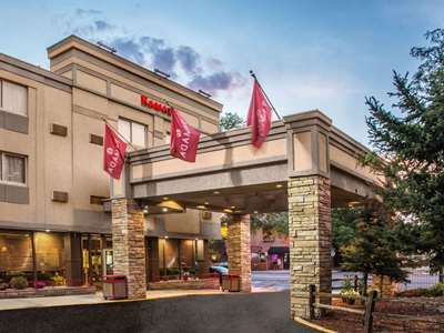Hotel Ramada By Wyndham Downtown 3*