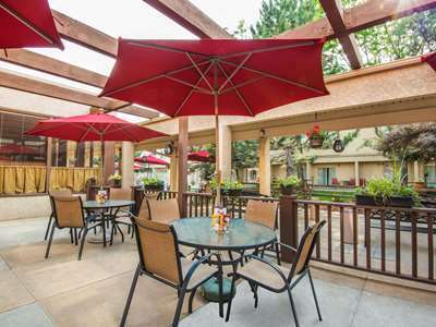 Ramada By Wyndham Downtown 3*