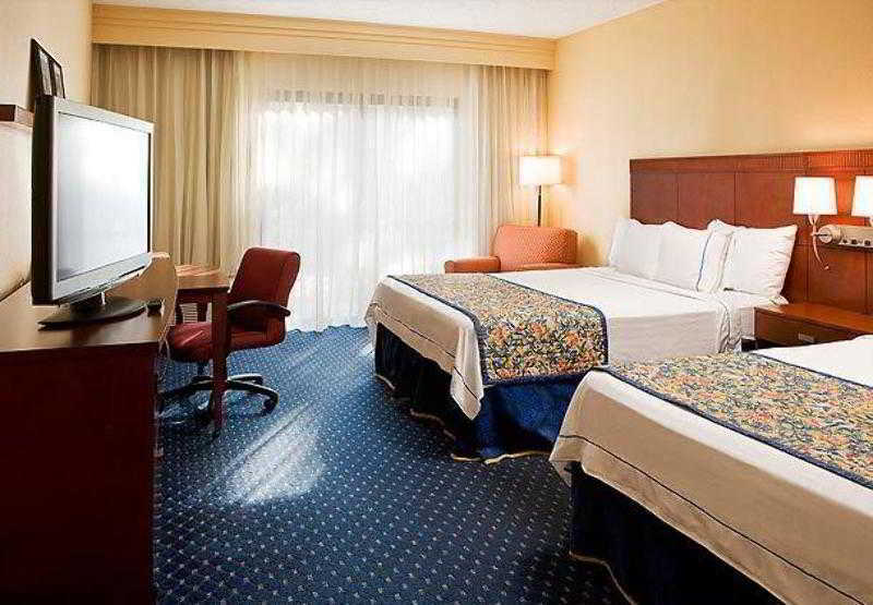 Courtyard By Marriott Park